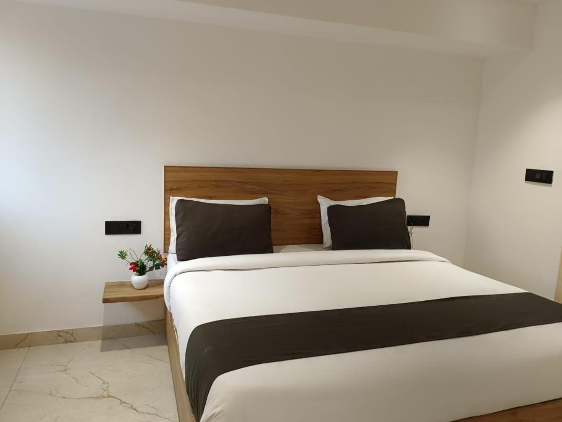 Star Delhi Airport Free Drop Hotel 4*