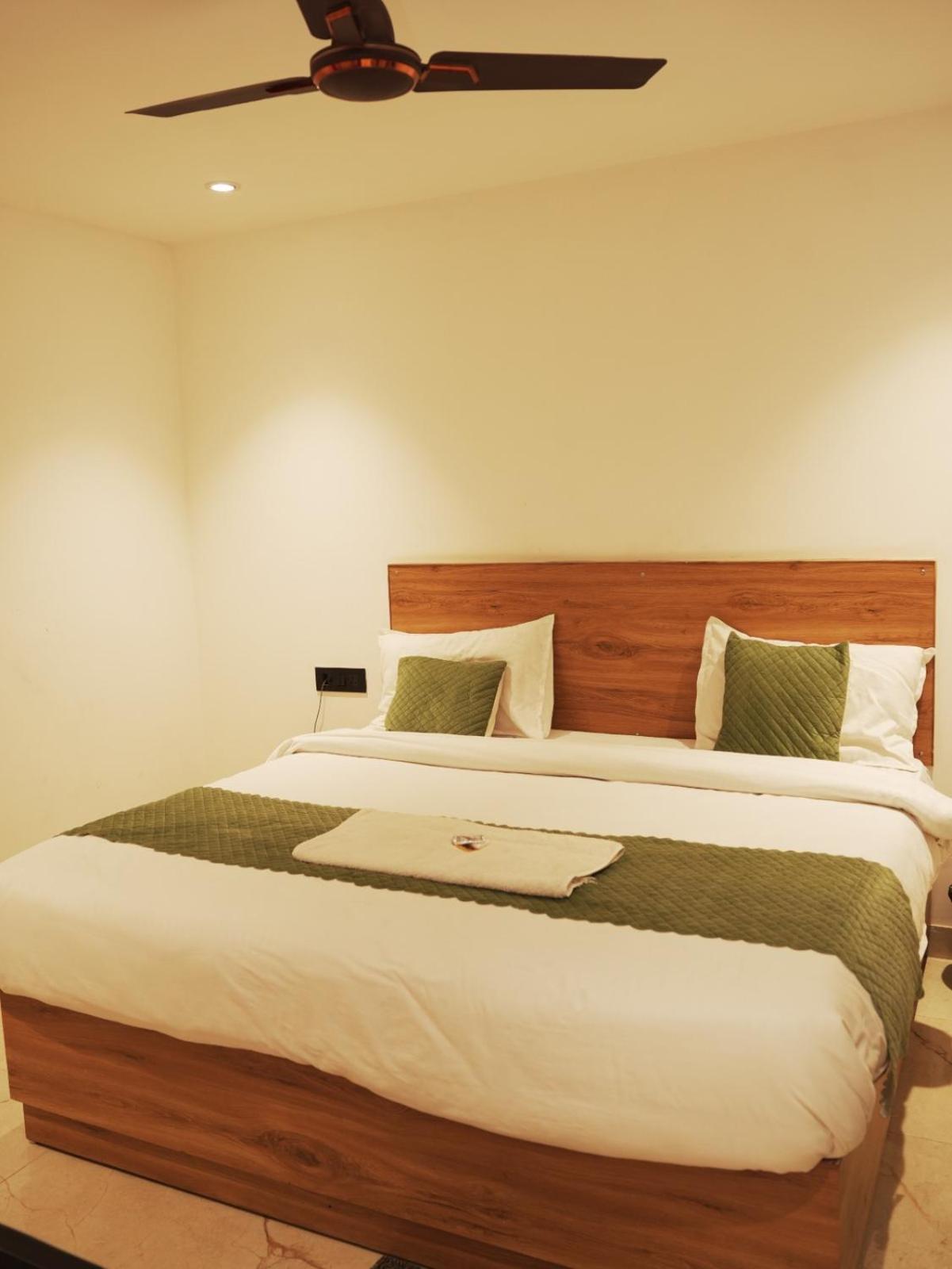 Star Delhi Airport Free Drop 4* New Delhi